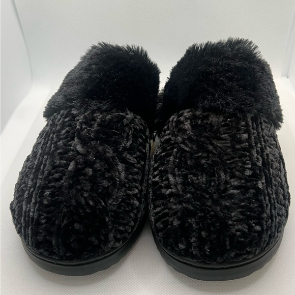Dearfoams Cozy Comfort Black Chenille Faux Fur Slippers - Soft Plush - Picture 2 of 3